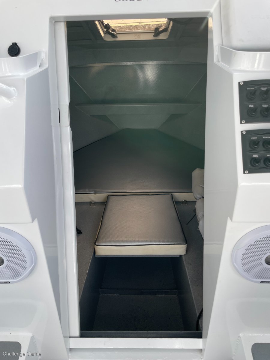 2018 GENESIS 730XL CUDDY CABIN