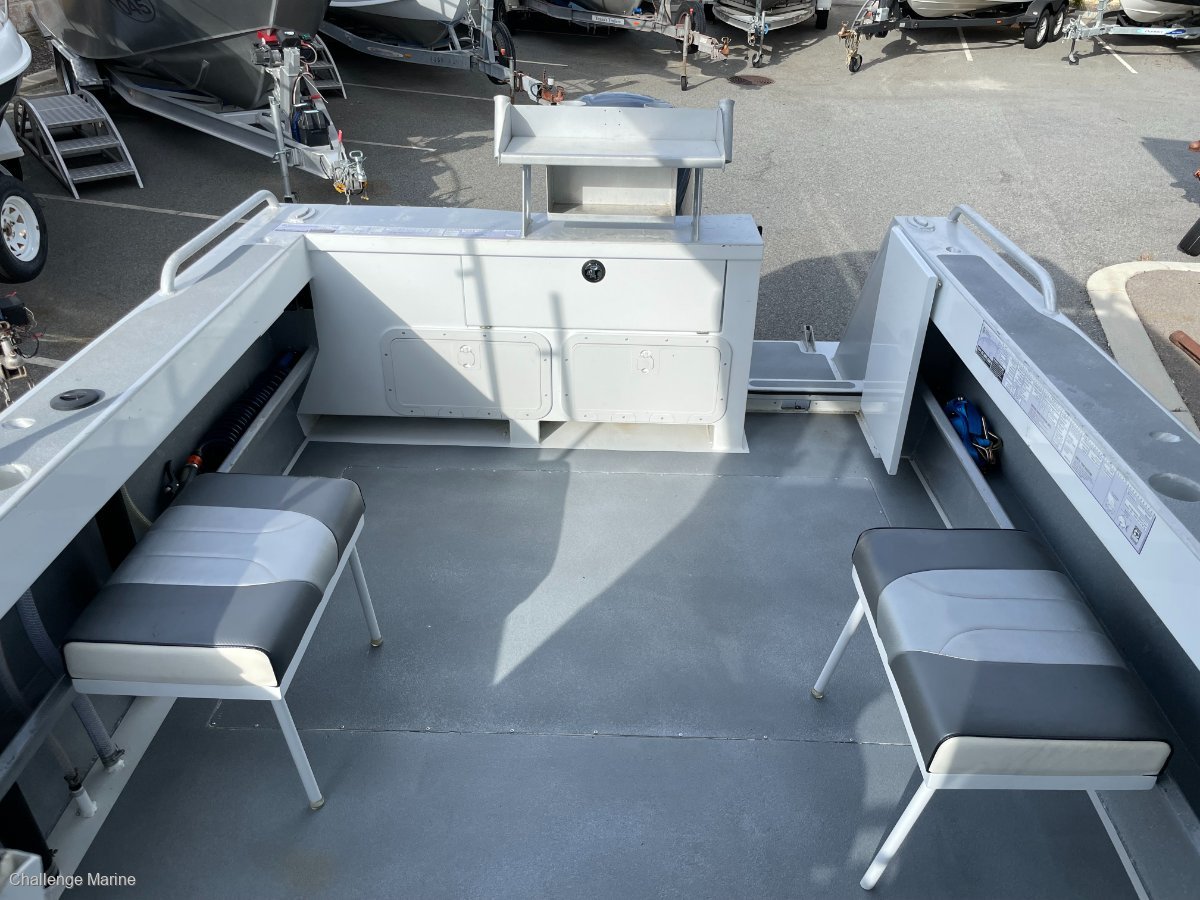2018 GENESIS 730XL CUDDY CABIN