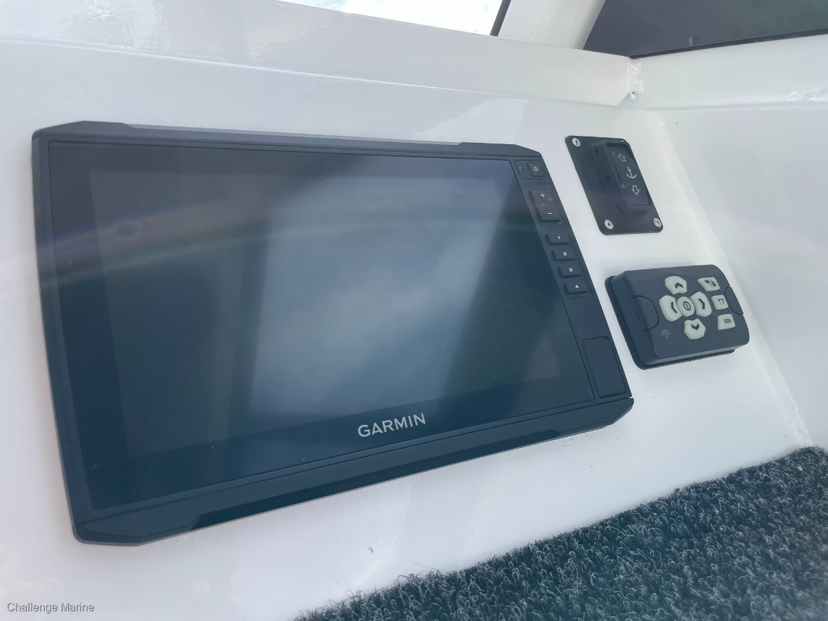 2018 GENESIS 730XL CUDDY CABIN