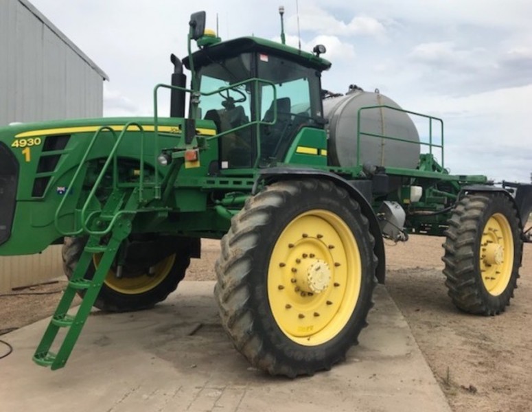 JOHN DEERE 4930 Sprayer