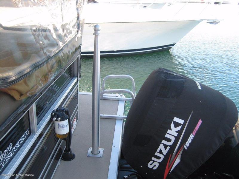Sun Tracker Party Barge 250 XP3 Regency Edition