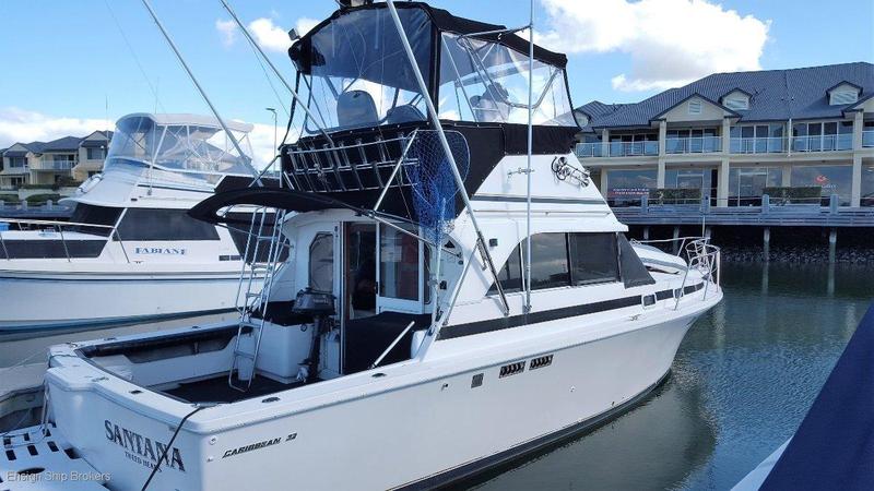 Caribbean 32 Flybridge Cruiser