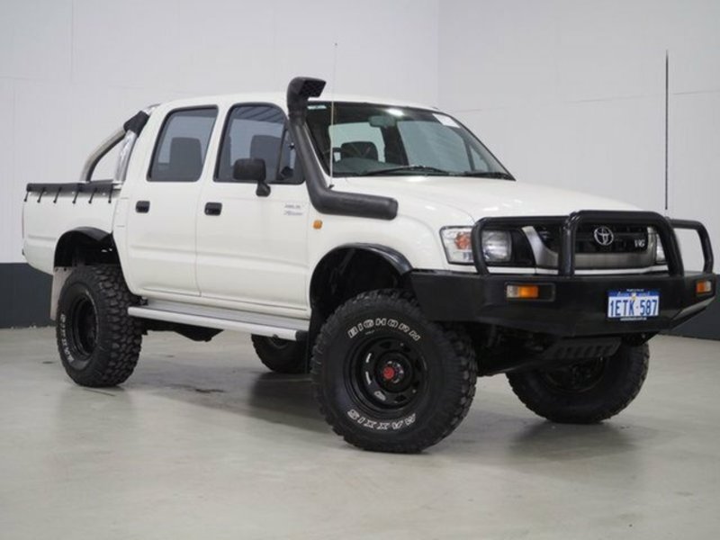 2003 TOYOTA HILUX (4x4) VZN167R