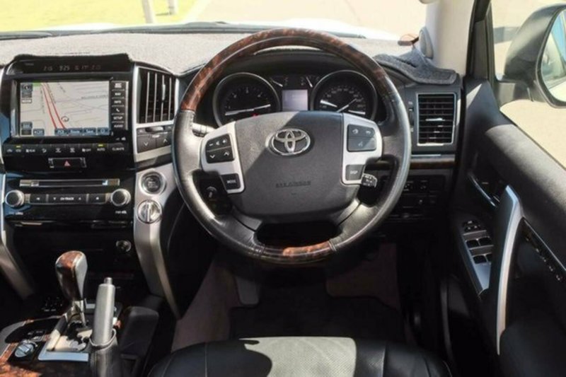2015 TOYOTA LANDCRUISER SAHARA (4x4) VDJ200R MY13