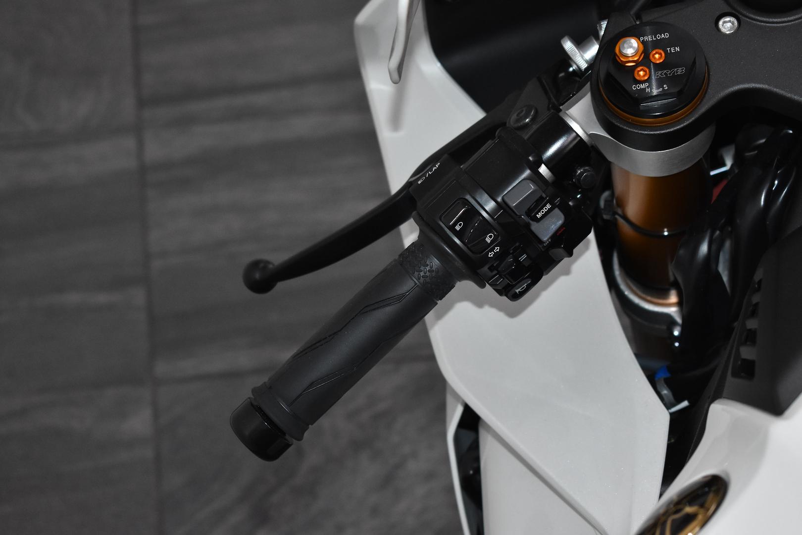 2022 YAMAHA YZF-R1 60TH ANNIVERSARY WGP SPORTS