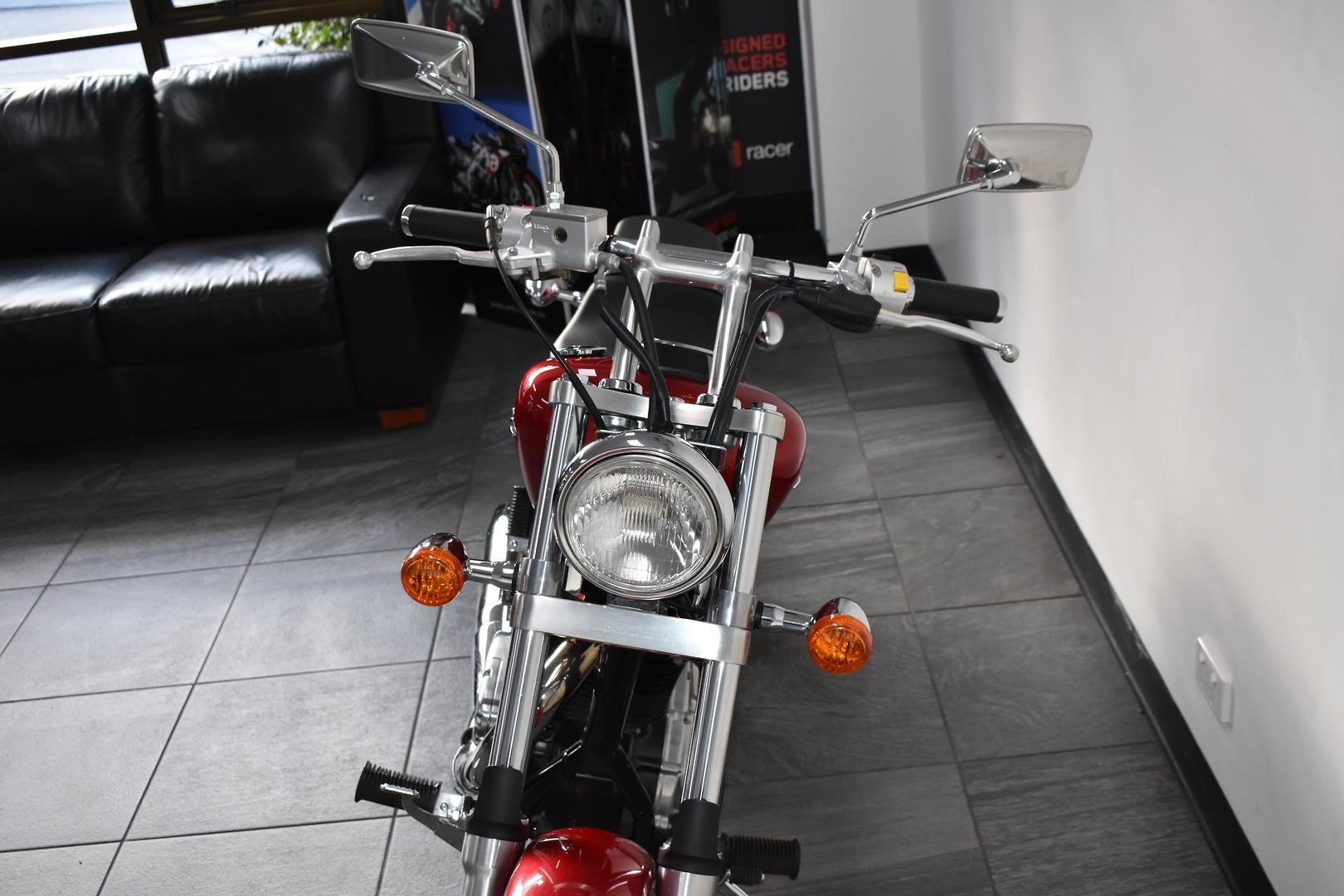 2015 SUZUKI BOULEVARD S40 (LS650)