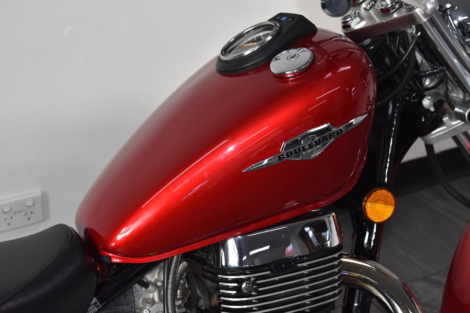 2015 SUZUKI BOULEVARD S40 (LS650)