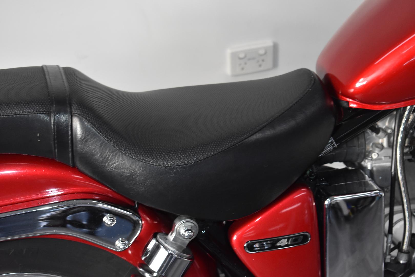 2015 SUZUKI BOULEVARD S40 (LS650)