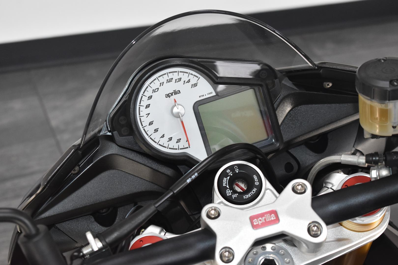 2015 APRILIA TUONO V4 1100 RR SPORTS