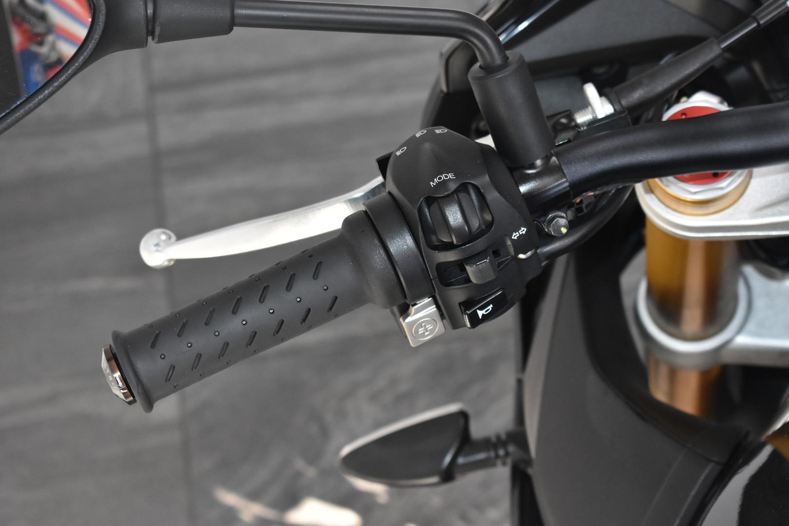 2015 APRILIA TUONO V4 1100 RR SPORTS
