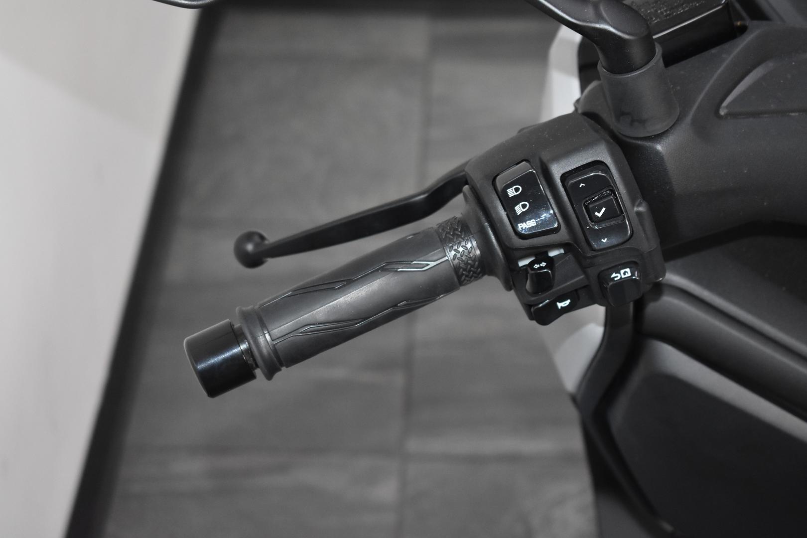2023 YAMAHA XMAX 300 (CZD300A) SCOOTER