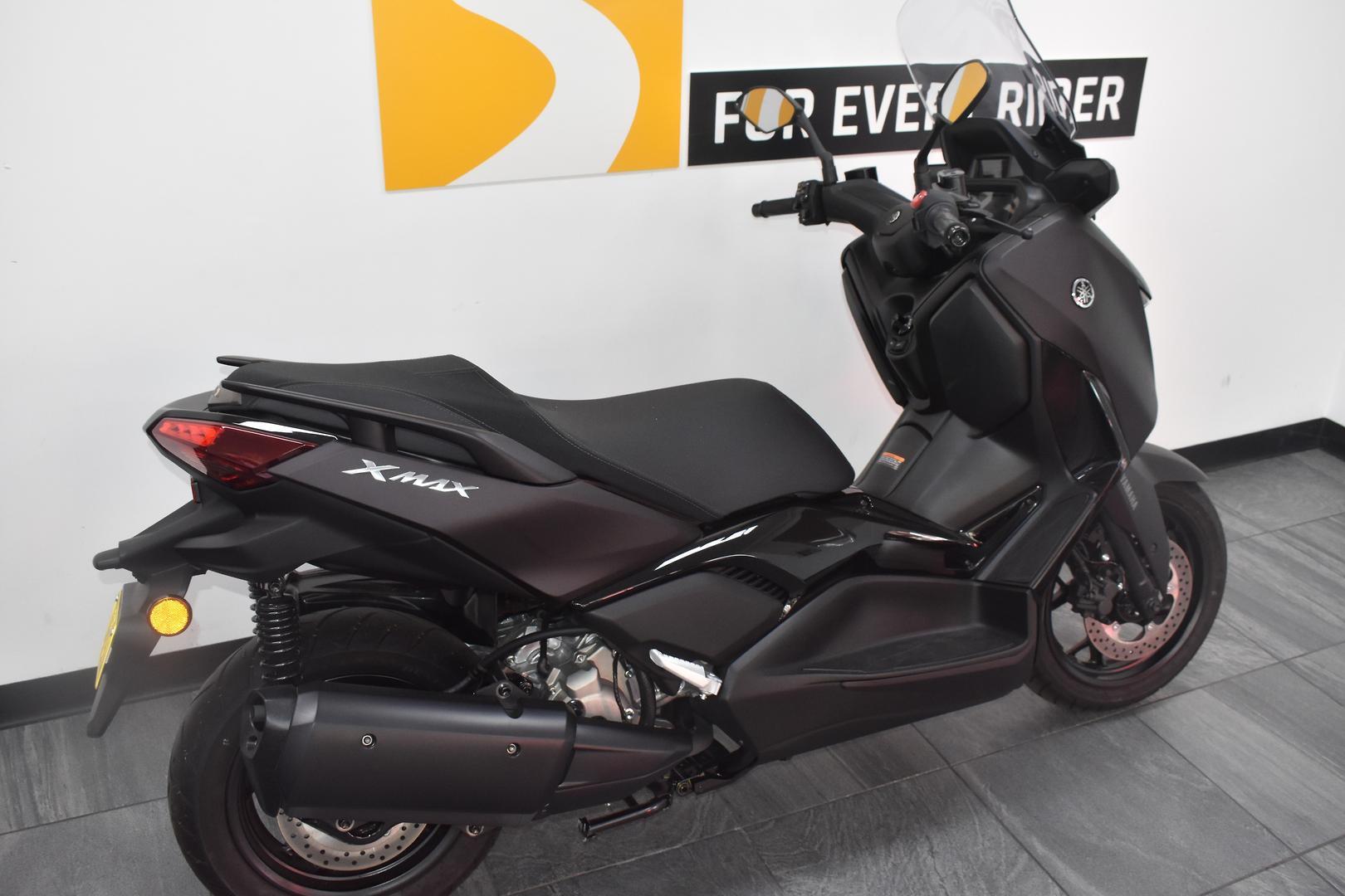 2024 YAMAHA XMAX 300 V2 (CZD300A2) SCOOTER