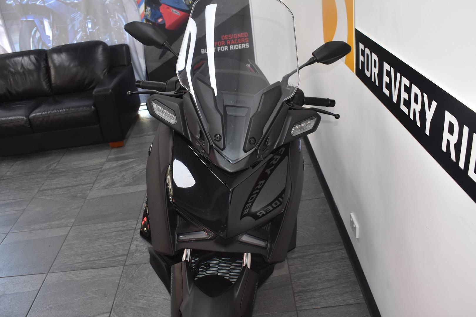 2024 YAMAHA XMAX 300 V2 (CZD300A2) SCOOTER