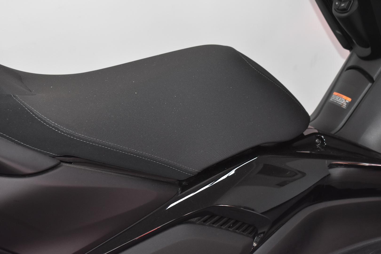 2024 YAMAHA XMAX 300 V2 (CZD300A2) SCOOTER