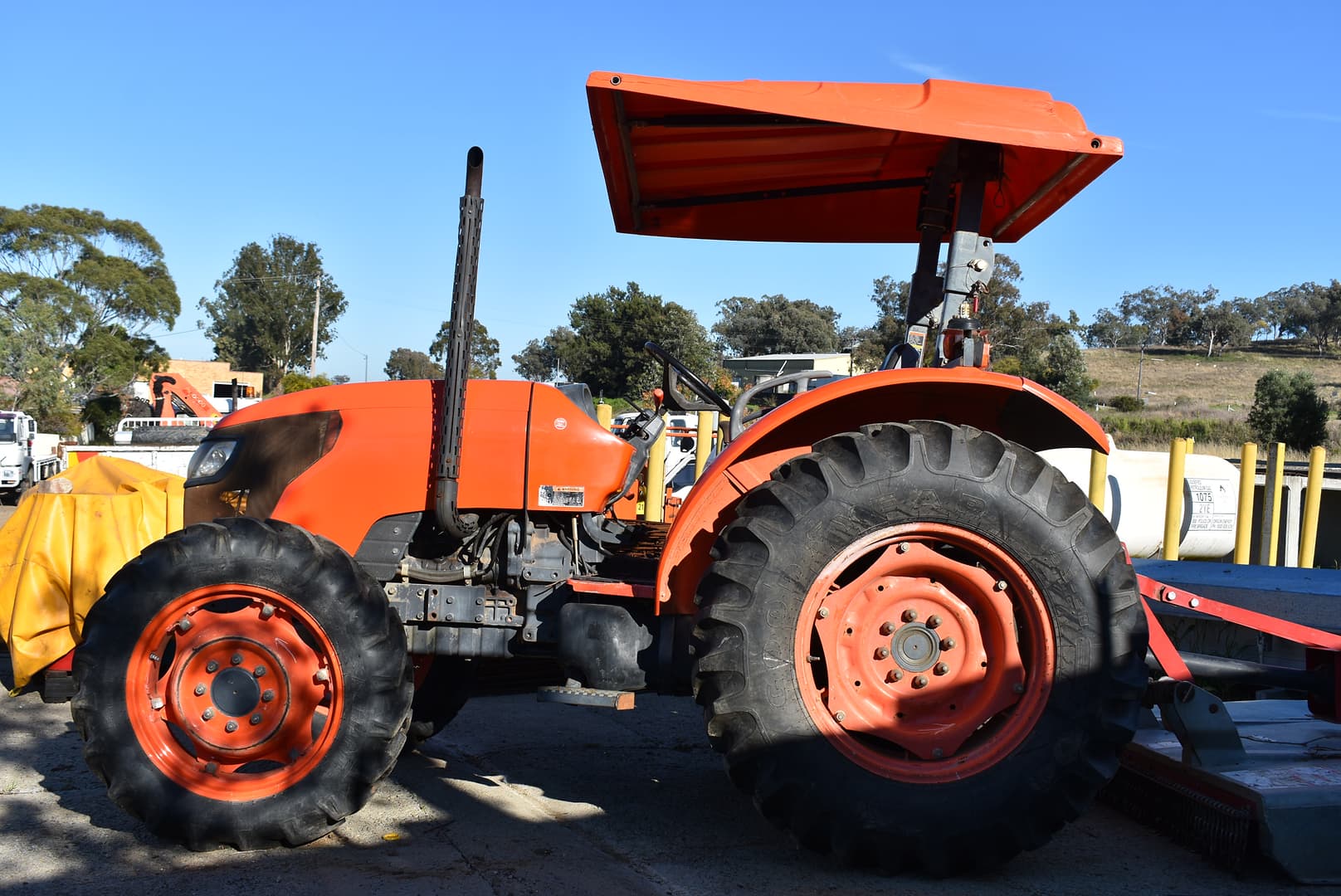 KUBOTA M6040 FWA/4WD TRACTOR