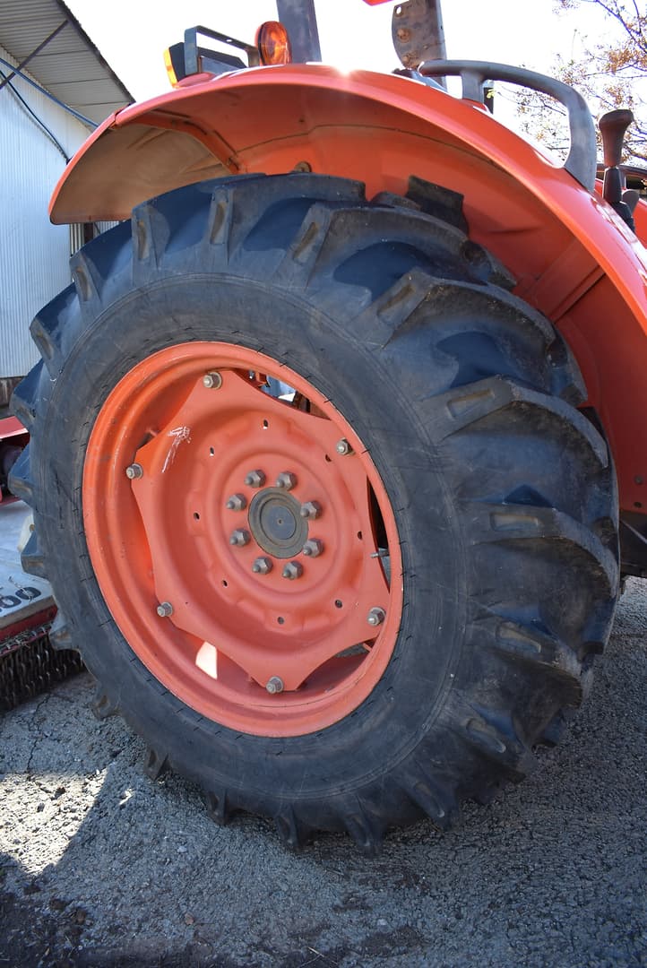 KUBOTA M6040 FWA/4WD TRACTOR