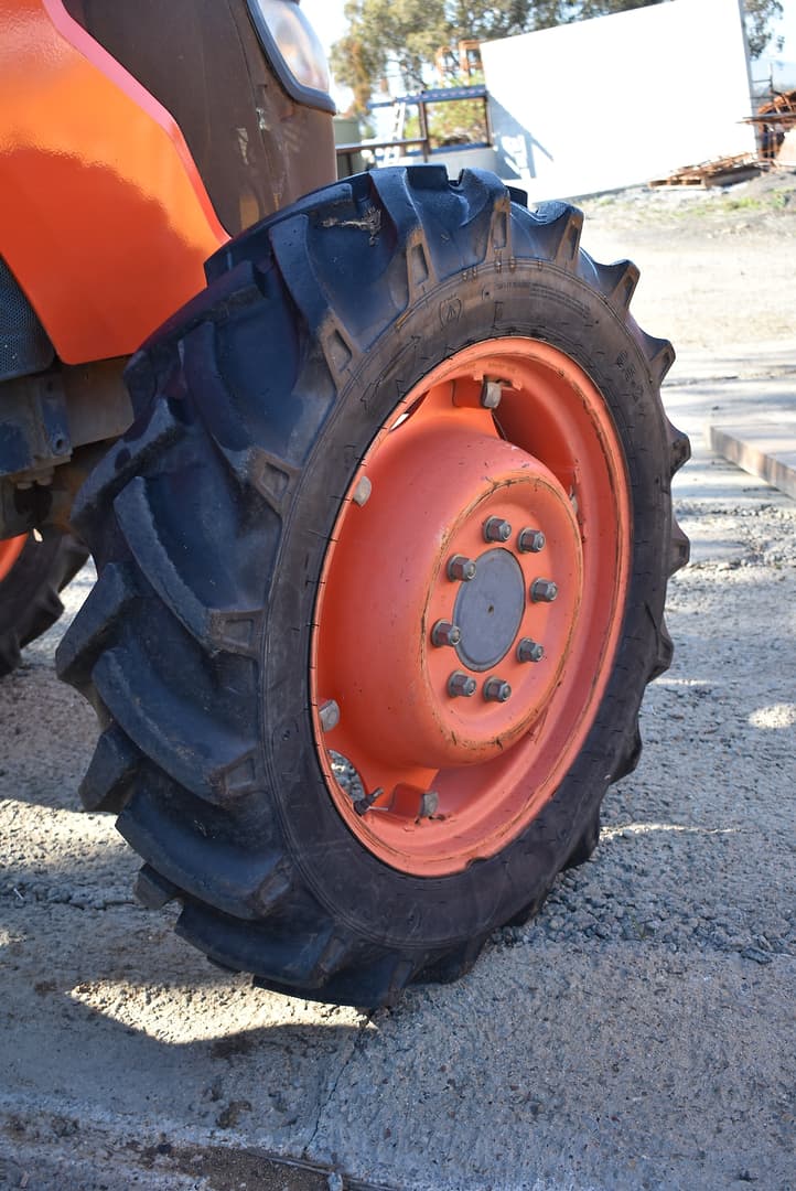 KUBOTA M6040 FWA/4WD TRACTOR