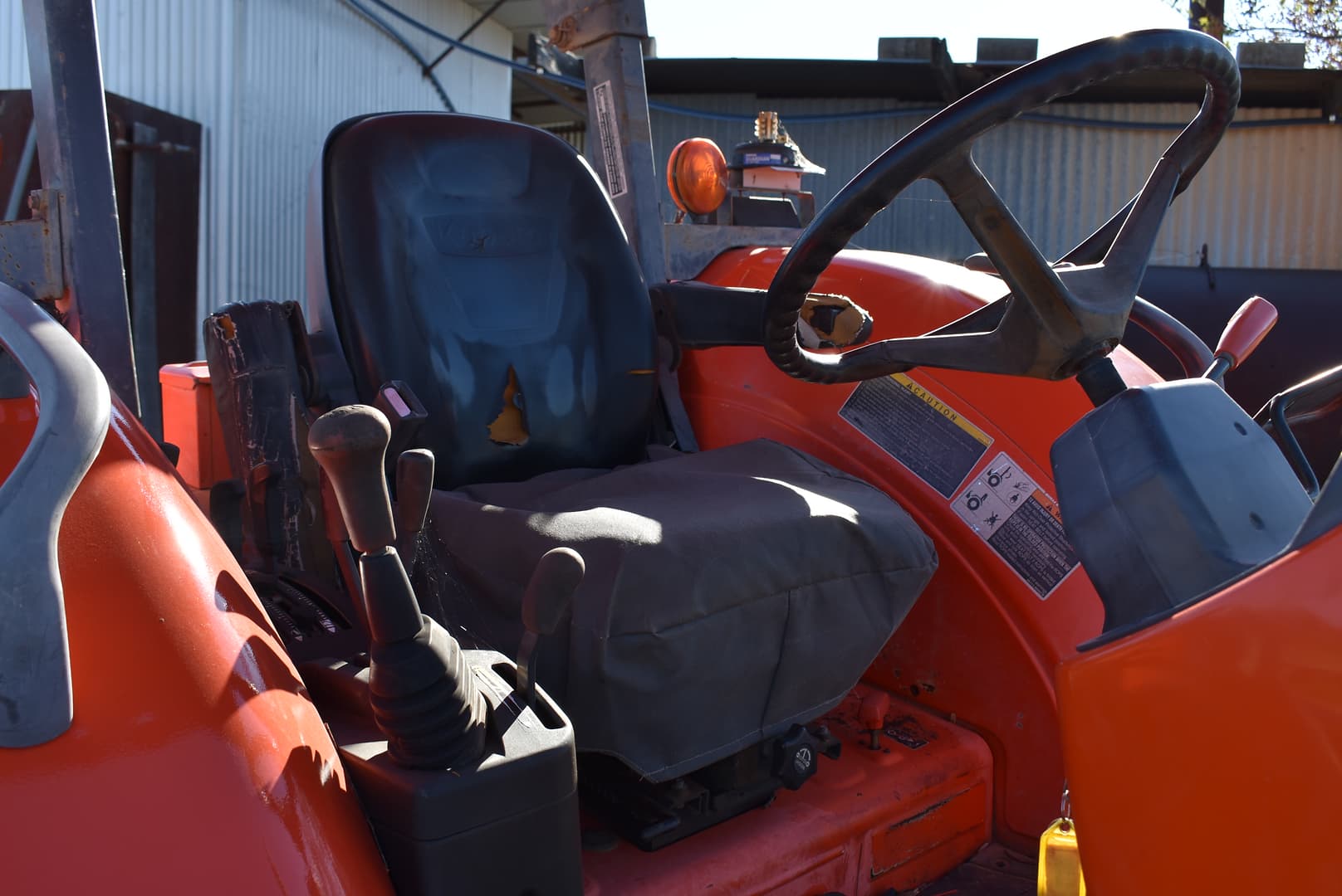 KUBOTA M6040 FWA/4WD TRACTOR
