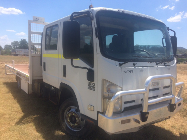 2010 ISUZU NPR NH 300 CREW 6 SP MANUAL C/CHAS