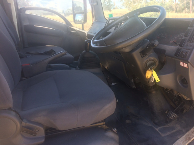 2010 ISUZU NPR NH 300 CREW 6 SP MANUAL C/CHAS