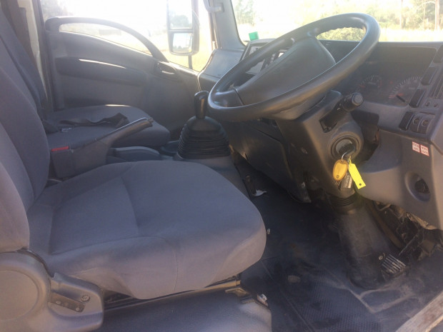 2010 ISUZU NPR NH 300 CREW 6 SP MANUAL C/CHAS