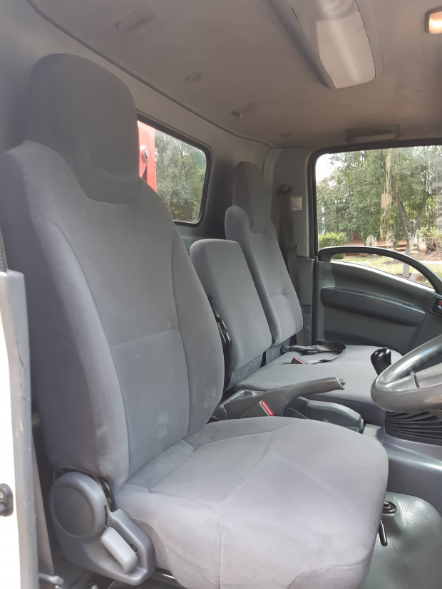 2012 ISUZU NPR NH 400 MEDIUM 6 SP MANUAL C/CHAS