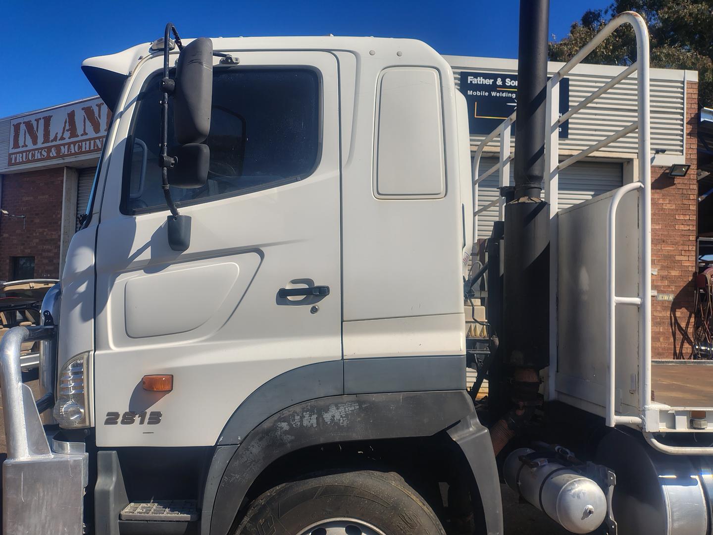 2005 HINO FS -700 SERIES 6X4 TRAYTOP