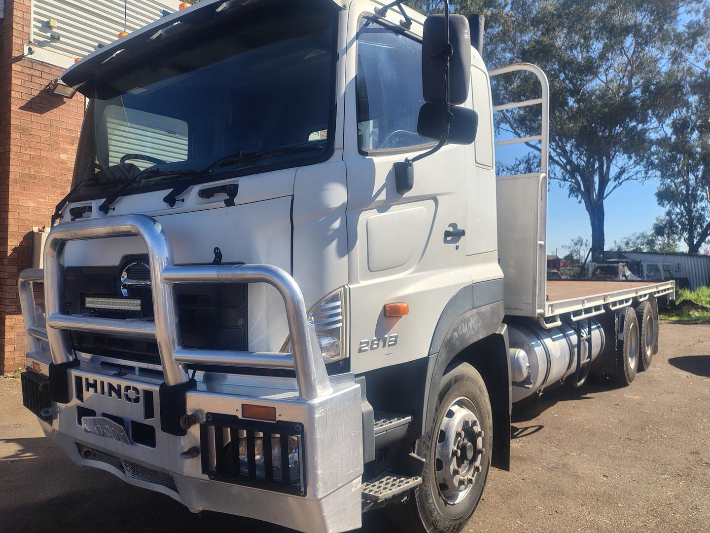 2005 HINO FS -700 SERIES 6X4 TRAYTOP