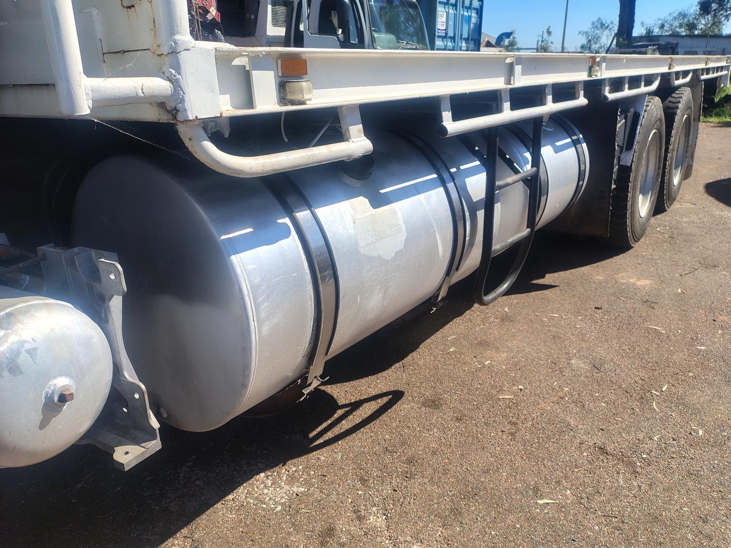 2005 HINO FS -700 SERIES 6X4 TRAYTOP