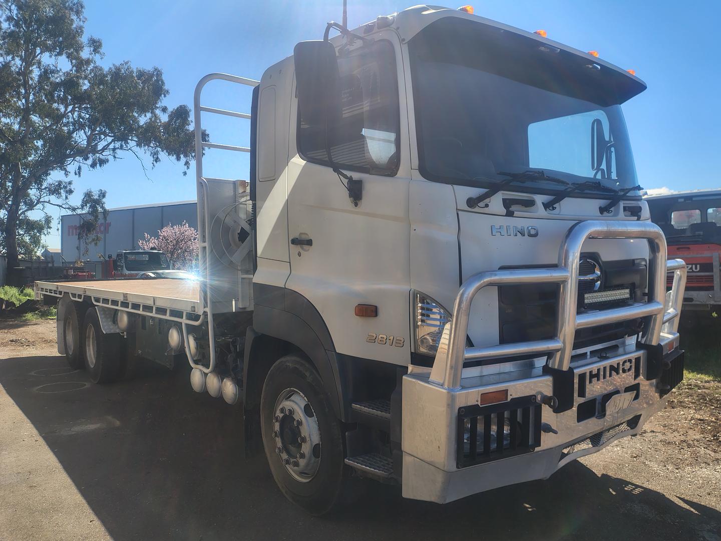 2005 HINO FS -700 SERIES 6X4 TRAYTOP