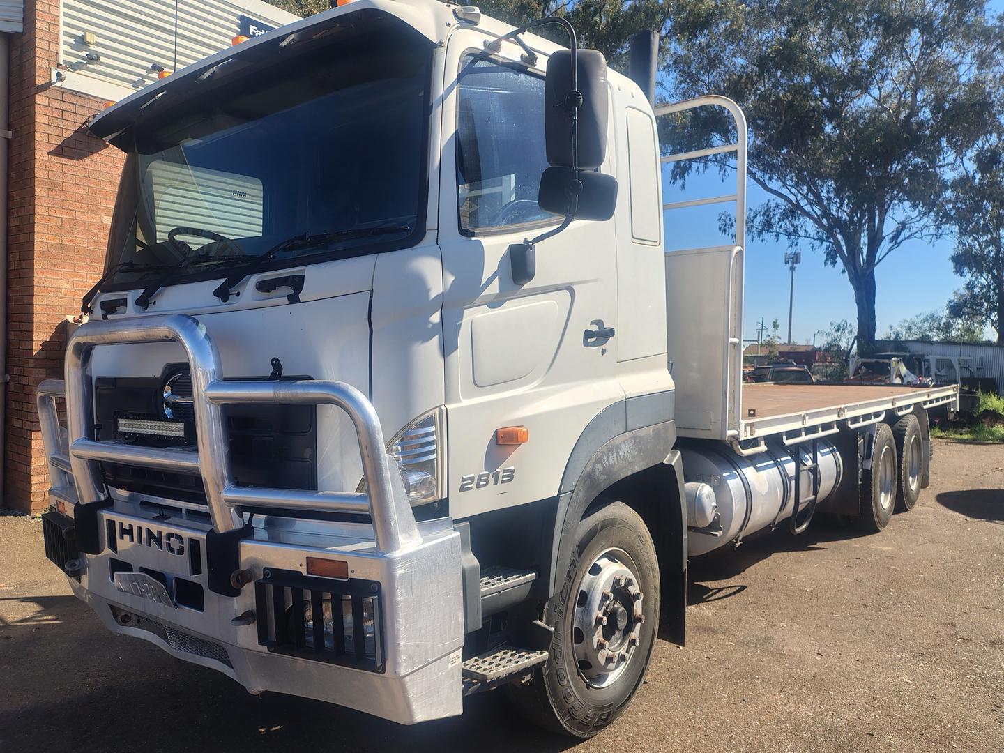 2005 HINO FS -700 SERIES 6X4 TRAYTOP