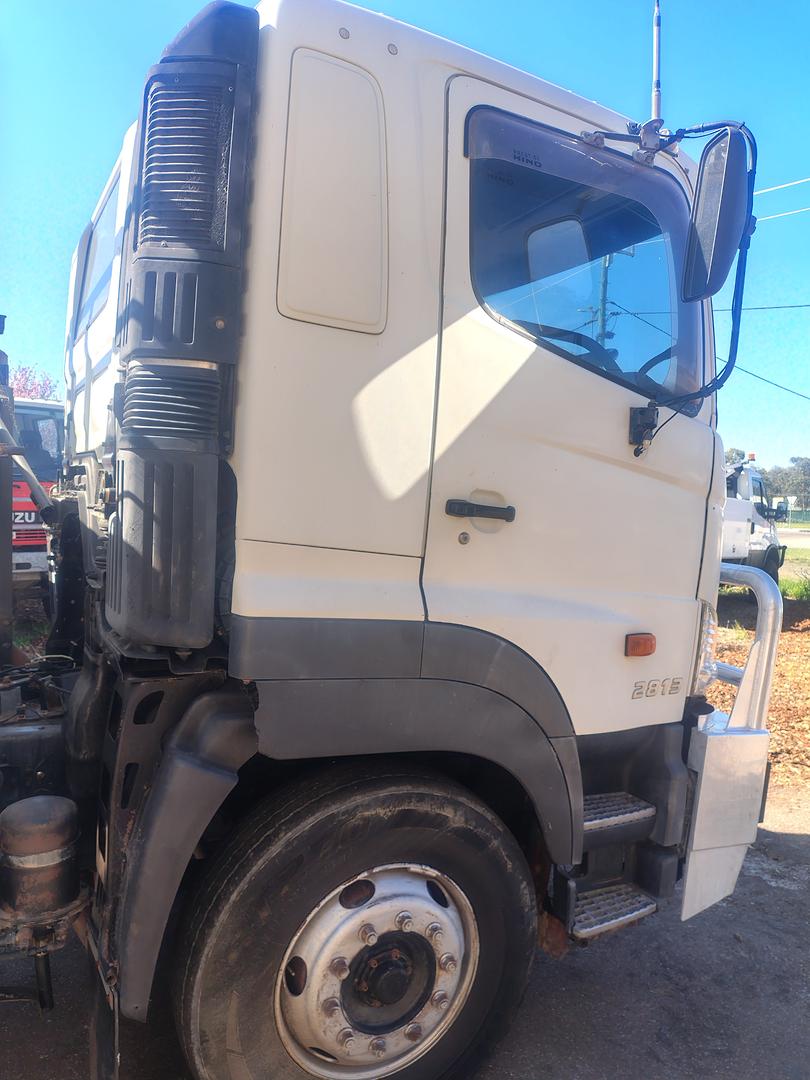 2005 HINO FS -700 SERIES 6X4 TRAYTOP