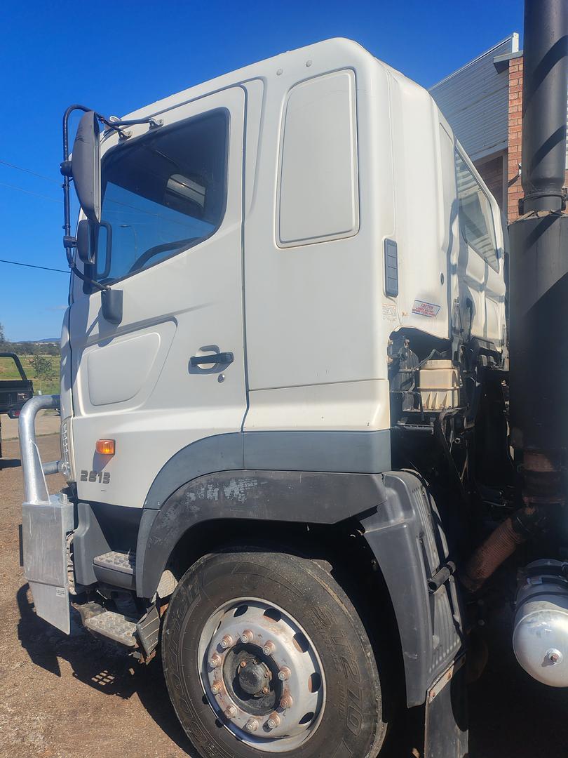 2005 HINO FS -700 SERIES 6X4 TRAYTOP