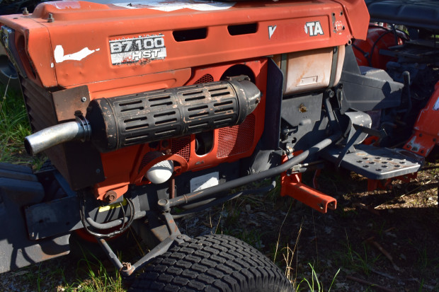 1996 KUBOTA B7100 2WD TRACTOR