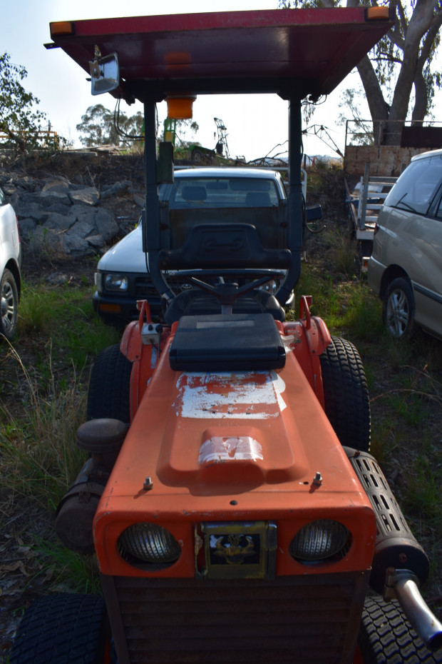 1996 KUBOTA B7100 2WD TRACTOR