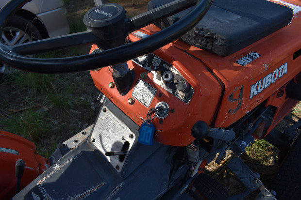 1996 KUBOTA B7100 2WD TRACTOR
