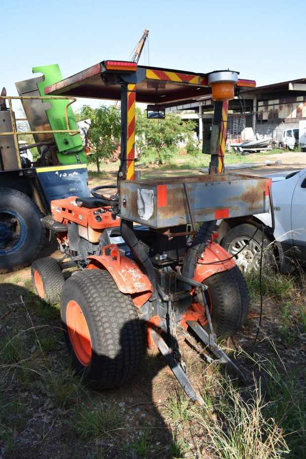 1996 KUBOTA B7100 2WD TRACTOR