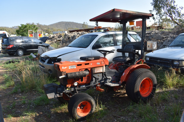1996 KUBOTA B7100 2WD TRACTOR