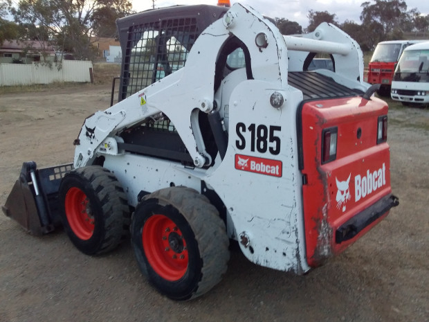 2011 BOBCAT S185 LOADER SKID STEER