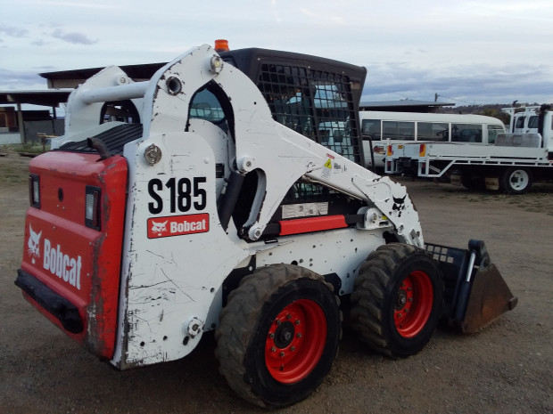 2011 BOBCAT S185 LOADER SKID STEER