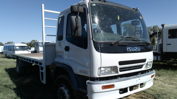 2004 ISUZU FVR FY 950 LONG 7 SP MANUAL + O/DRIVE C/CHAS