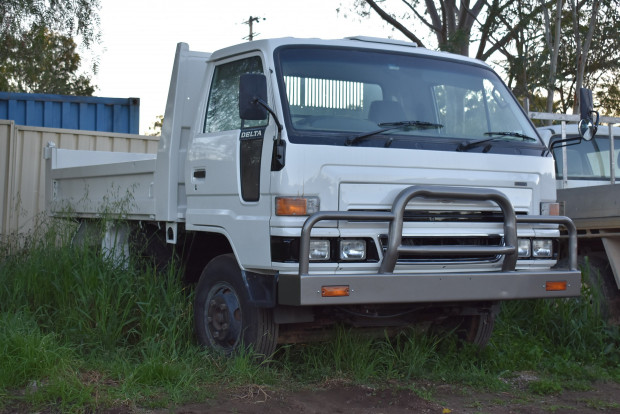 2001 DAIHATSU DELTA LT MANUAL TIPPER
