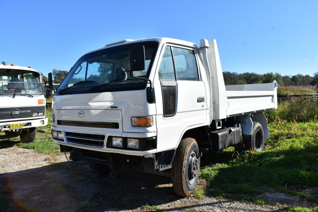 2001 DAIHATSU DELTA LT MANUAL TIPPER