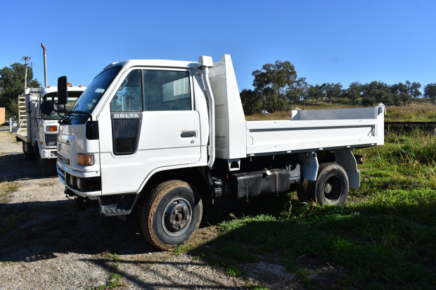 2001 DAIHATSU DELTA LT MANUAL TIPPER