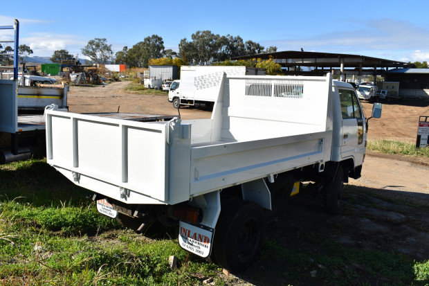 2001 DAIHATSU DELTA LT MANUAL TIPPER