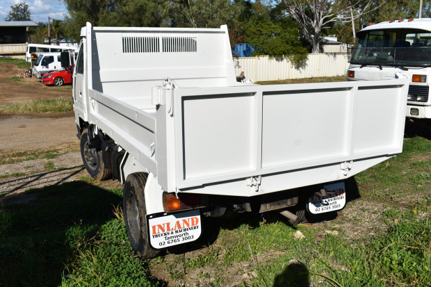 2001 DAIHATSU DELTA LT MANUAL TIPPER