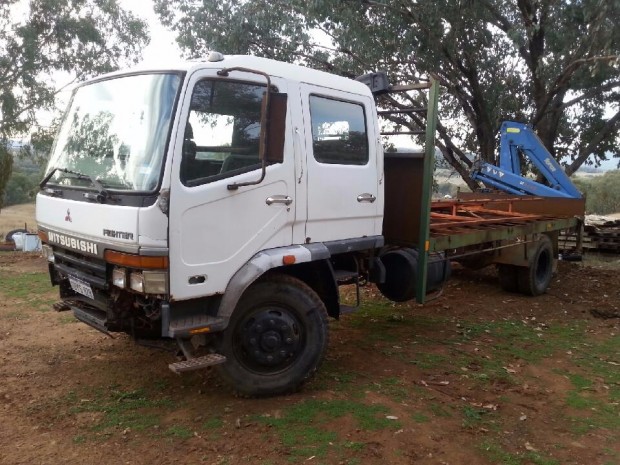 2000 MITSUBISHI FIGHTER FM 600 CRANE TRUCK
