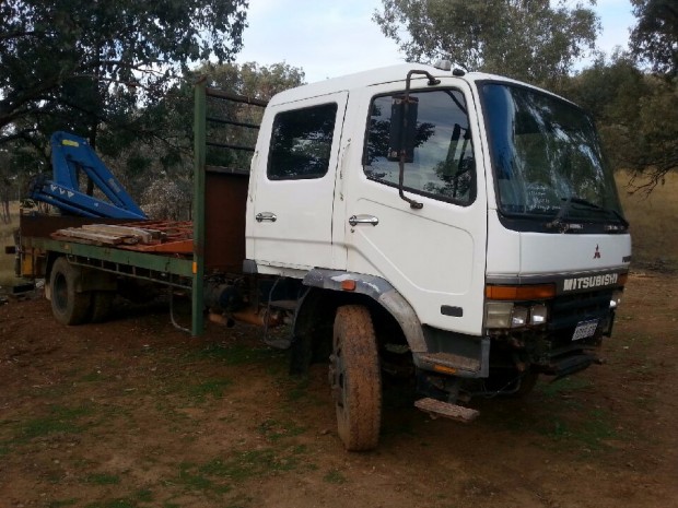 2000 MITSUBISHI FIGHTER FM 600 CRANE TRUCK