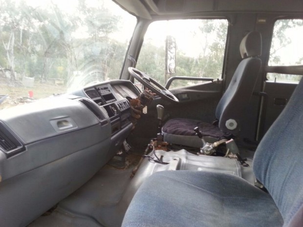 2000 MITSUBISHI FIGHTER FM 600 CRANE TRUCK