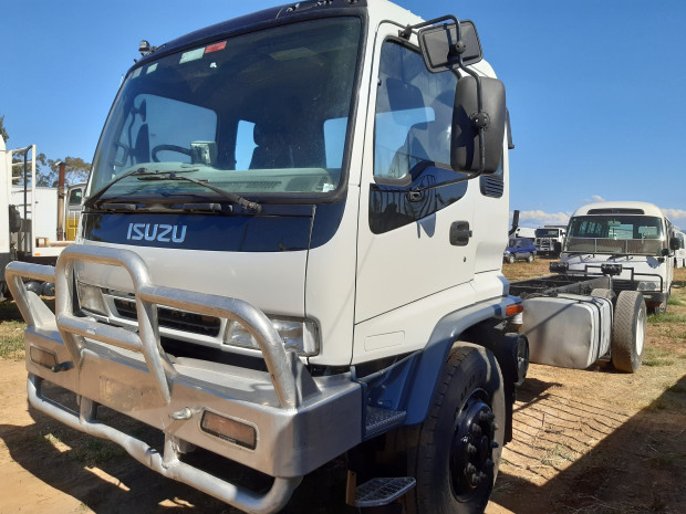2003 ISUZU FVR FY 950 MEDIUM 7 SP MANUAL + O/DRIVE C/CHAS